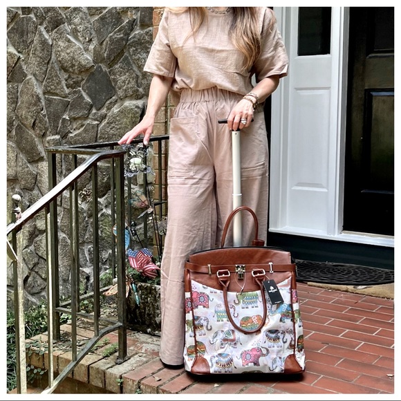 The Perfect Must Have Most Fabulous weekend Travel Rolling Bag - Picture 8 of 9